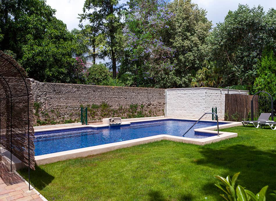 Ad Hoc Hoteles